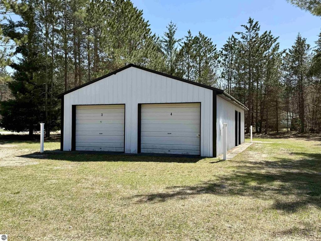 3044 S 29 Road, Cadillac