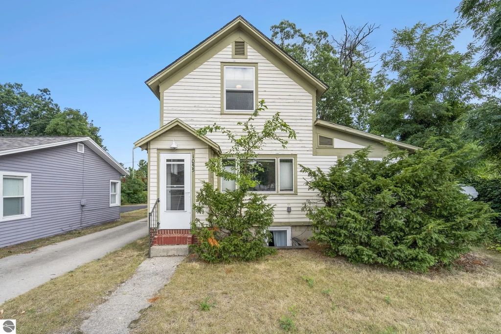 1055 E Front Street, Traverse City
