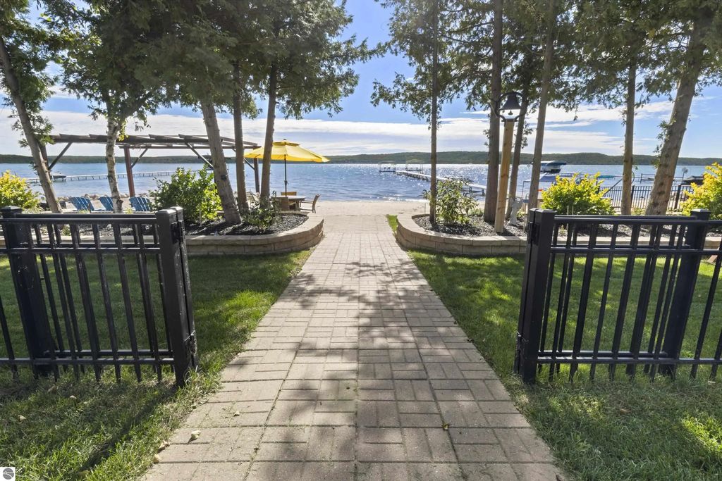 4336 Crystal Drive, Beulah