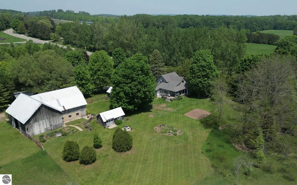 3362 S French Road, Cedar