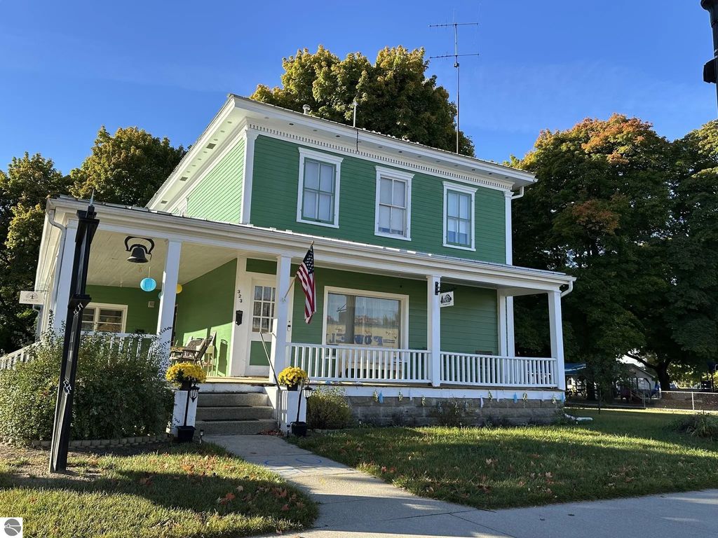 323 W Wright Avenue, Shepherd