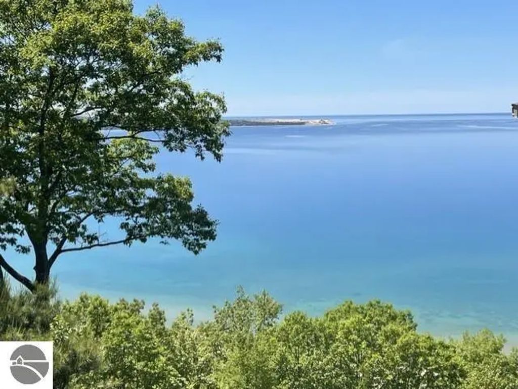 2c Pinnacle Place, Glen Arbor
