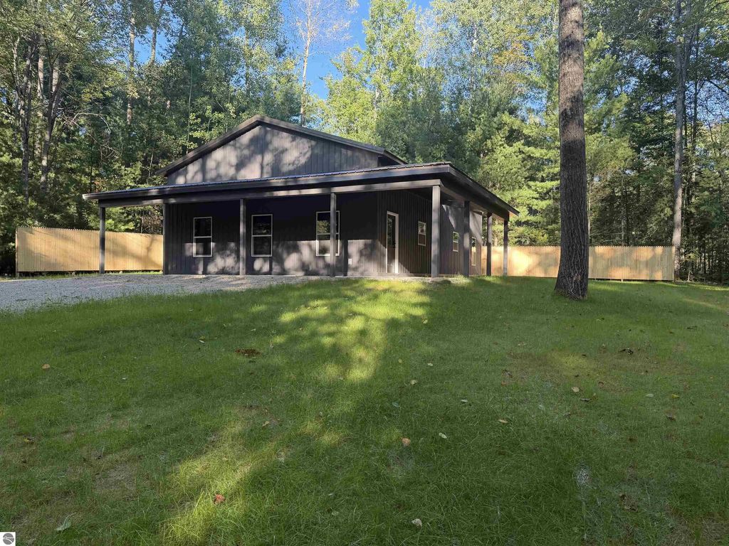10927 Grand Kal Road, Fife Lake