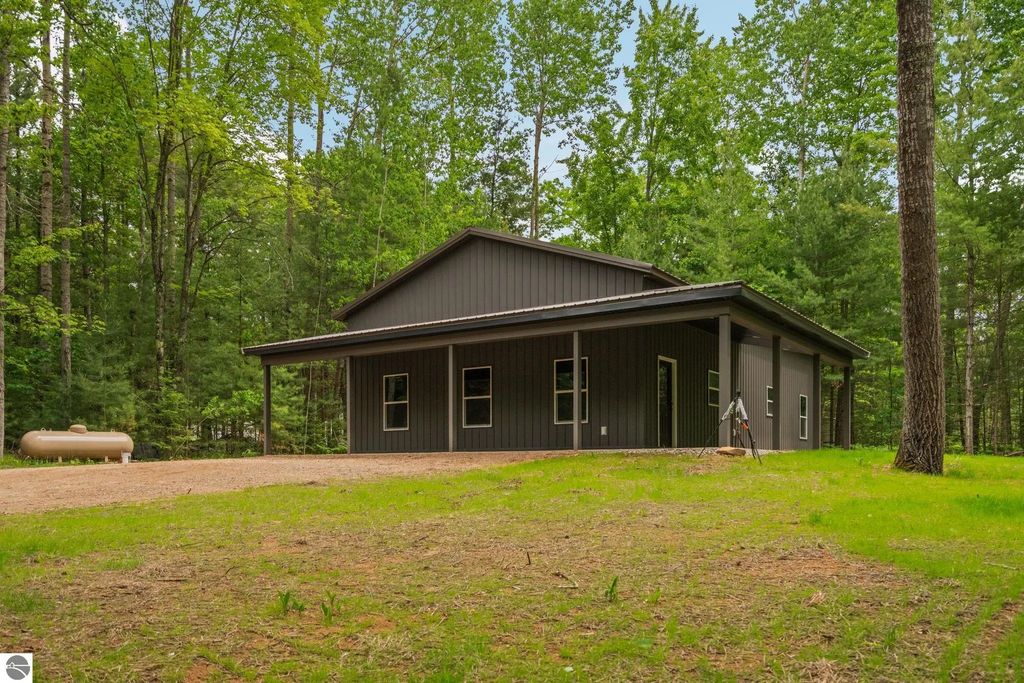 10927 Grand Kal Road, Fife Lake