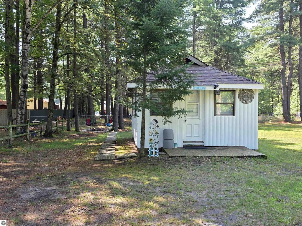 219 Colony Road, East Tawas