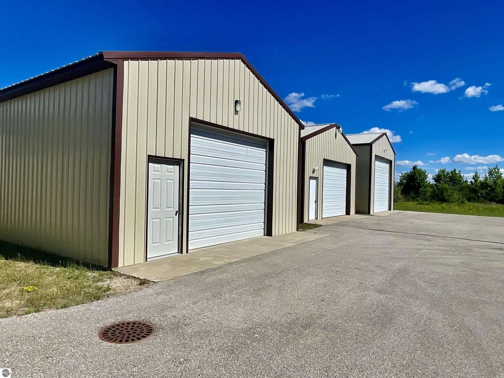 6173 Shanty Creek Road, Bellaire