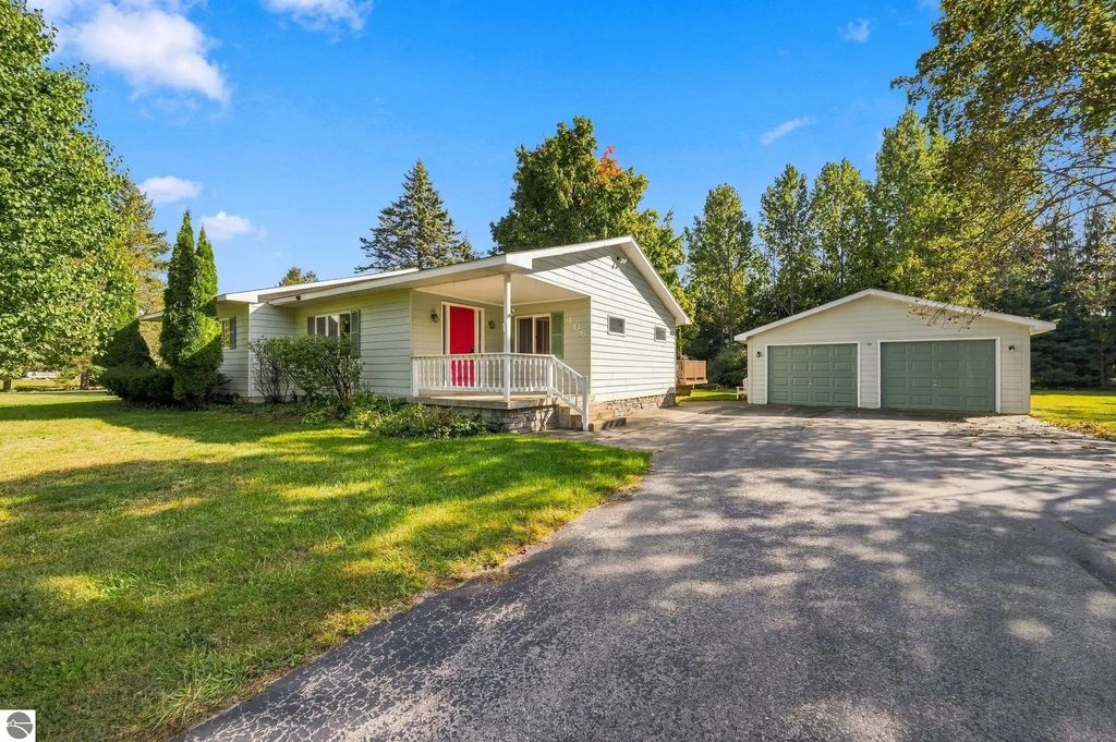 406 E Third, Elk Rapids