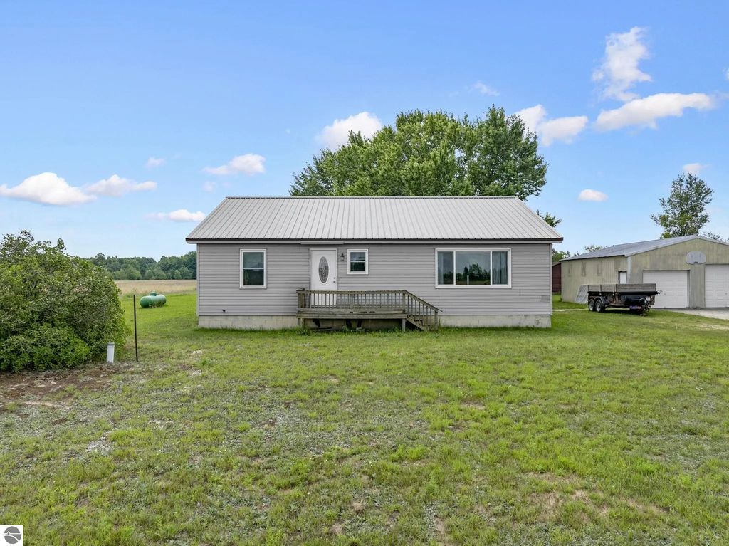 6268 E M-72, Kalkaska