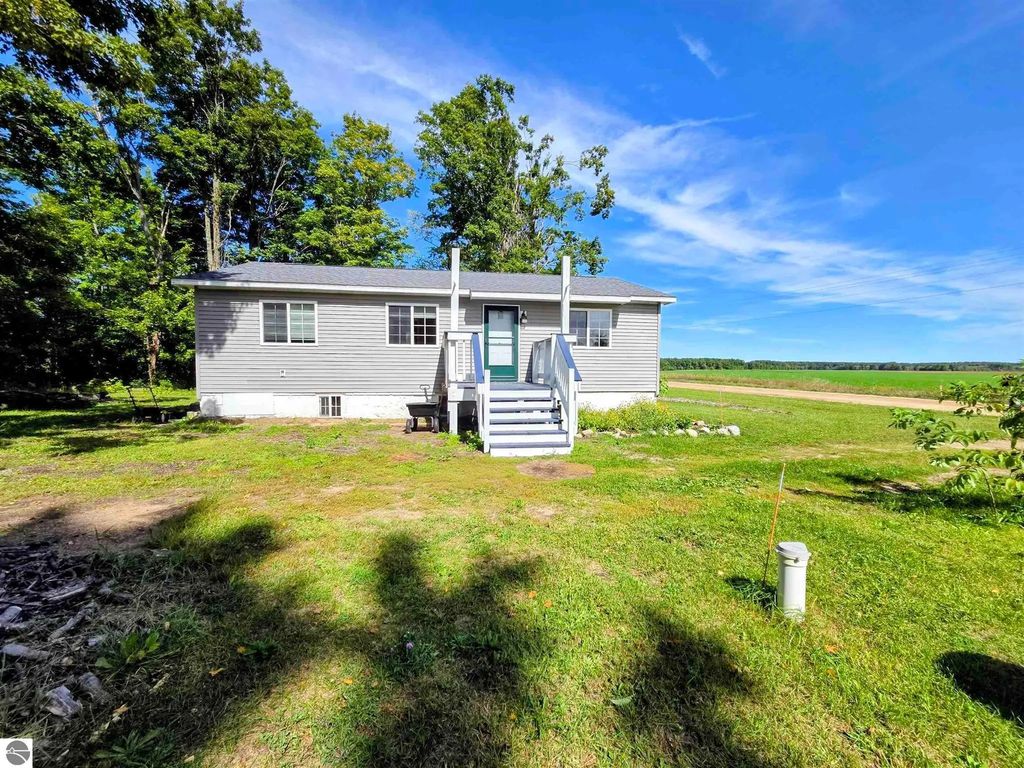 8522 Bocook Road, Mancelona