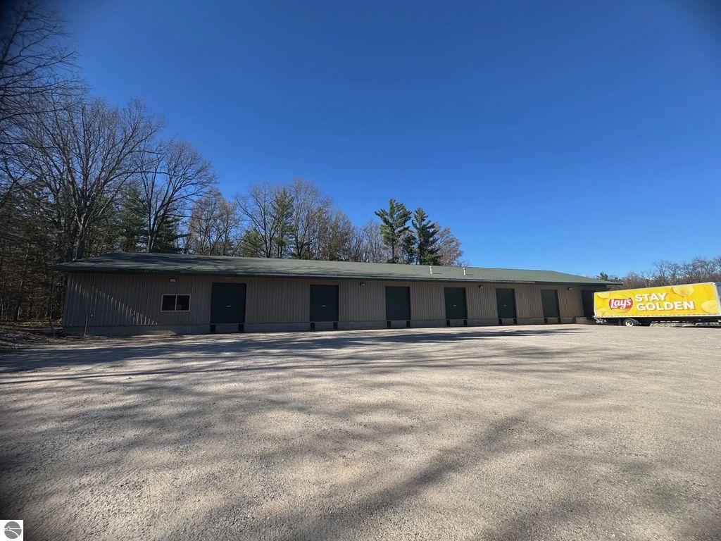 618 W West Branch Road, Prudenville