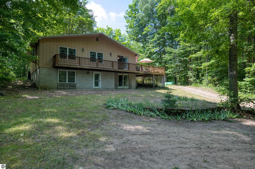 309 Oak Hill Road, Fife Lake