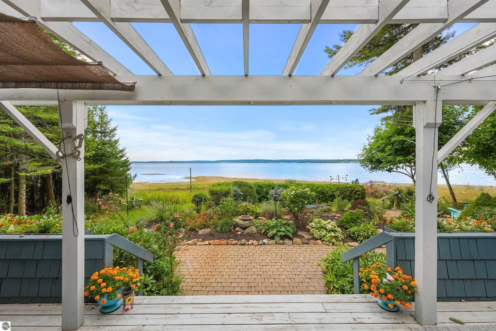 13288 E Circle Drive, Northport