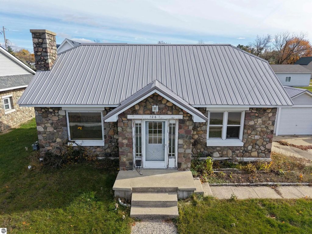 106 S Valley, West Branch