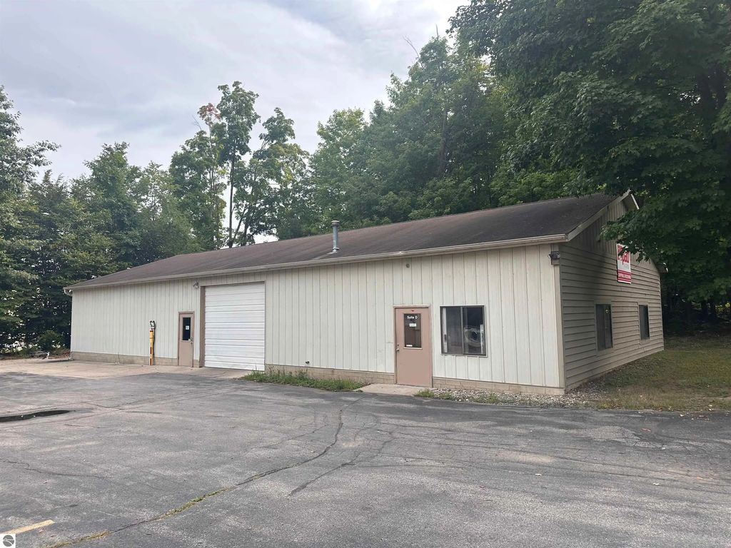 528 Hughes Drive #d, Traverse City