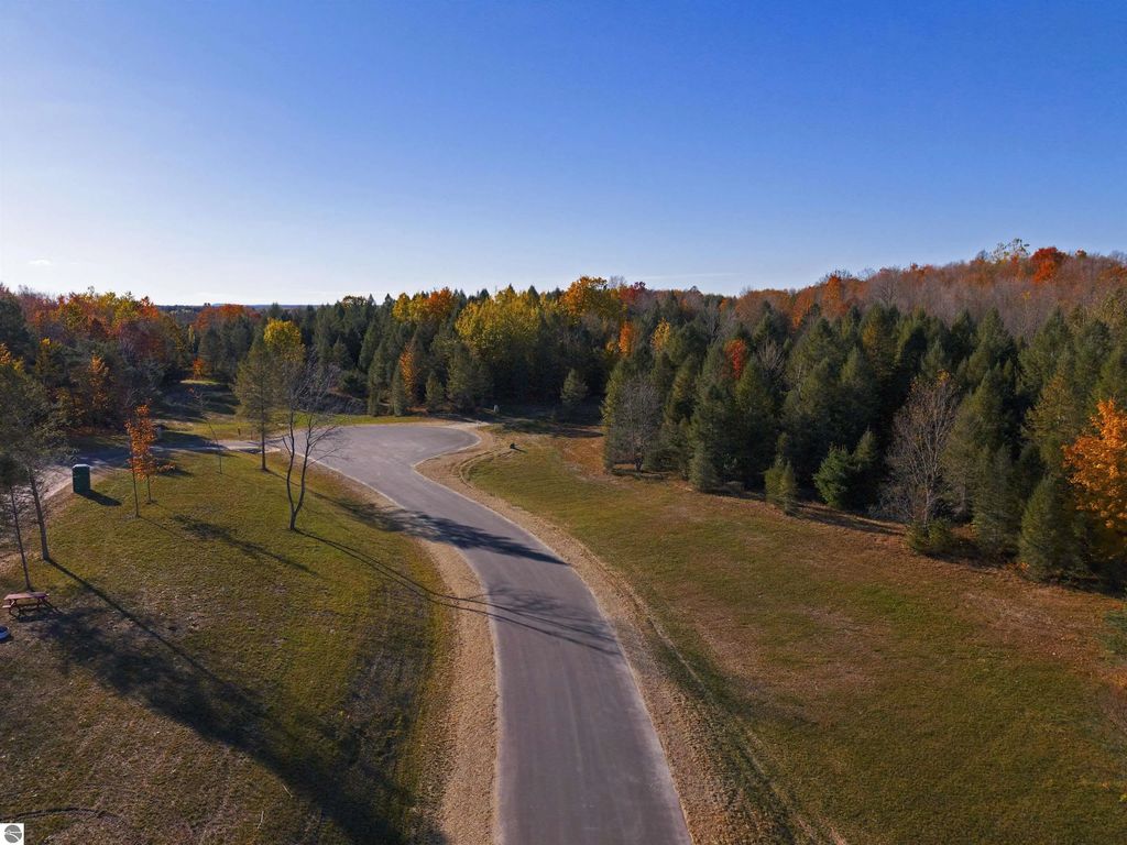 10601 Sw Pine Ridge Drive, Fife Lake