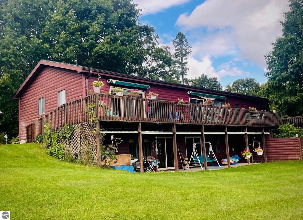 7861 Bradford, Central Lake