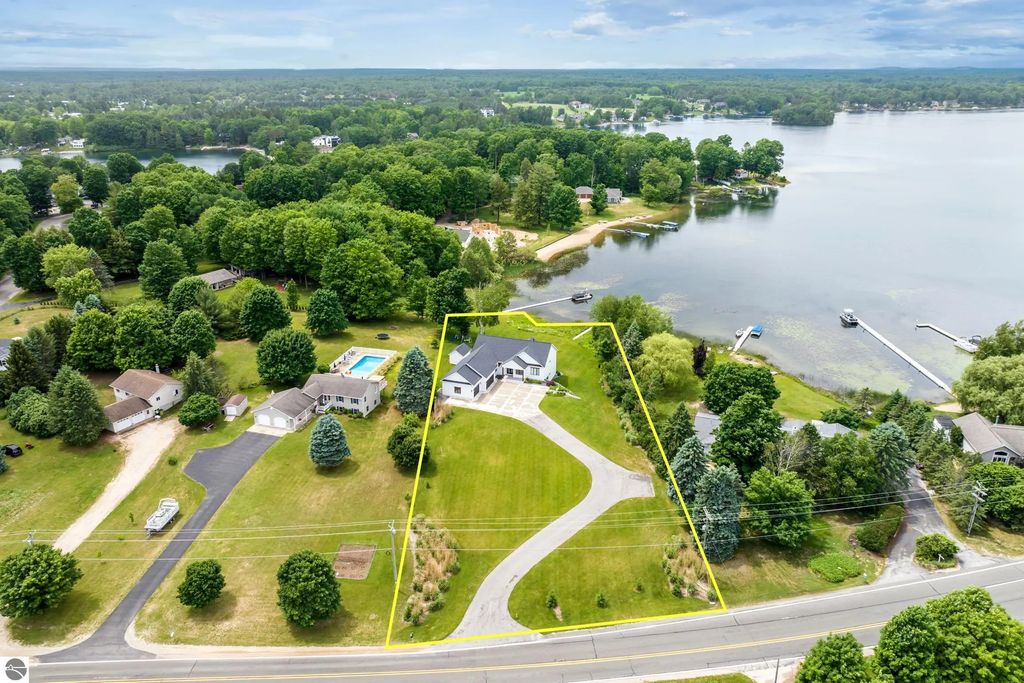 504 S East Silver Lake Road, Traverse City