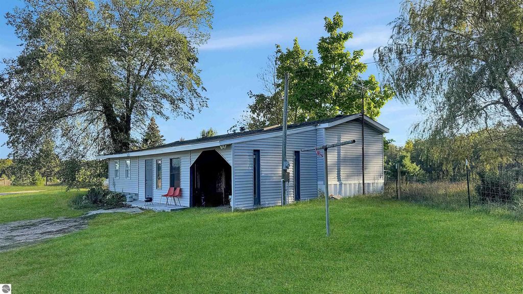 5767 S 23 Road, Boon