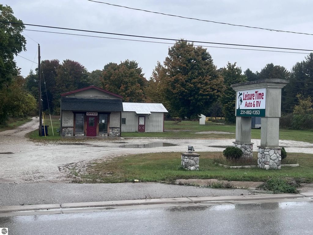 2601 Benzie Highway, Benzonia