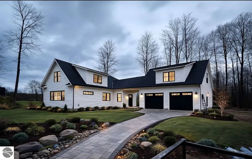 2215 Robinson Ridge, Bellaire