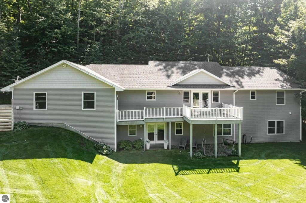 4301 W Burdickville Road, Maple City
