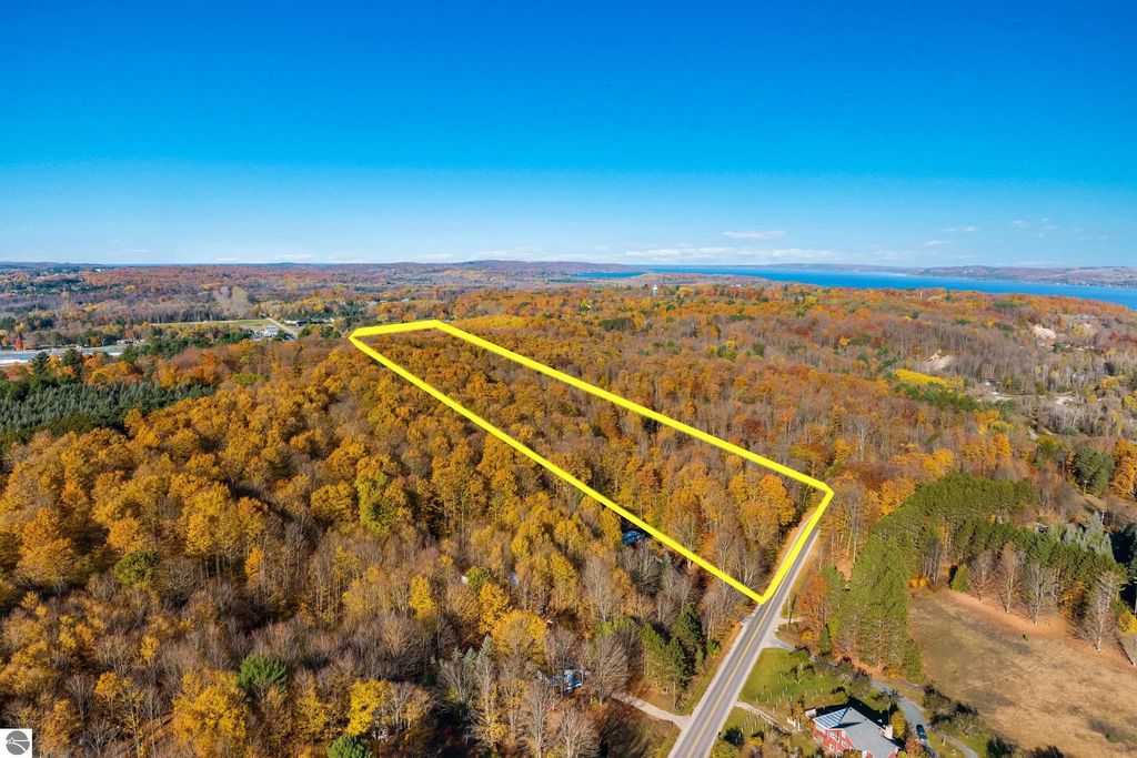 1452 Case Road, Benzonia