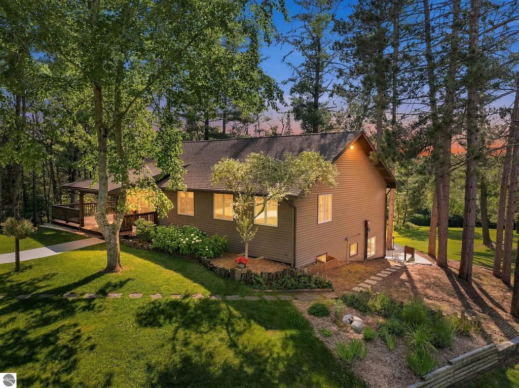 23581 210th Avenue, Tustin