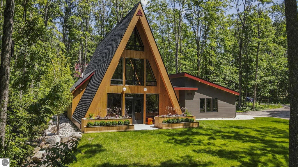 5277 Tyrol Lane, Harbor Springs