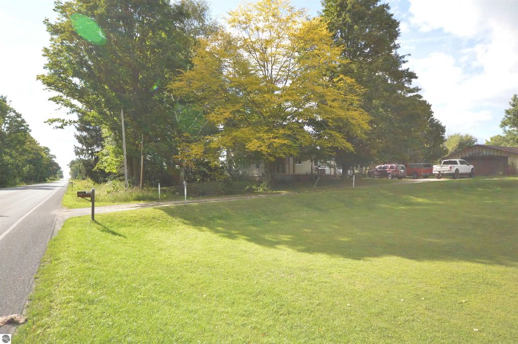 6830 Youker Road, Grawn