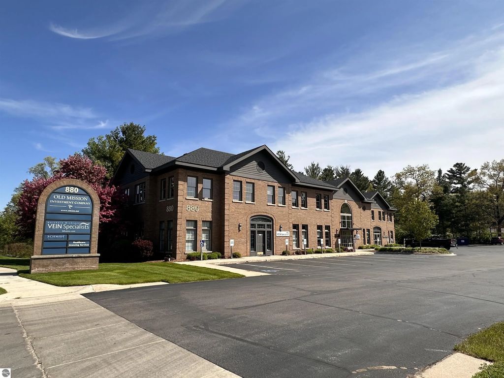 880 Munson Avenue G, Traverse City