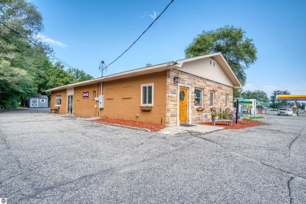 695 N 1st Street, Harrison