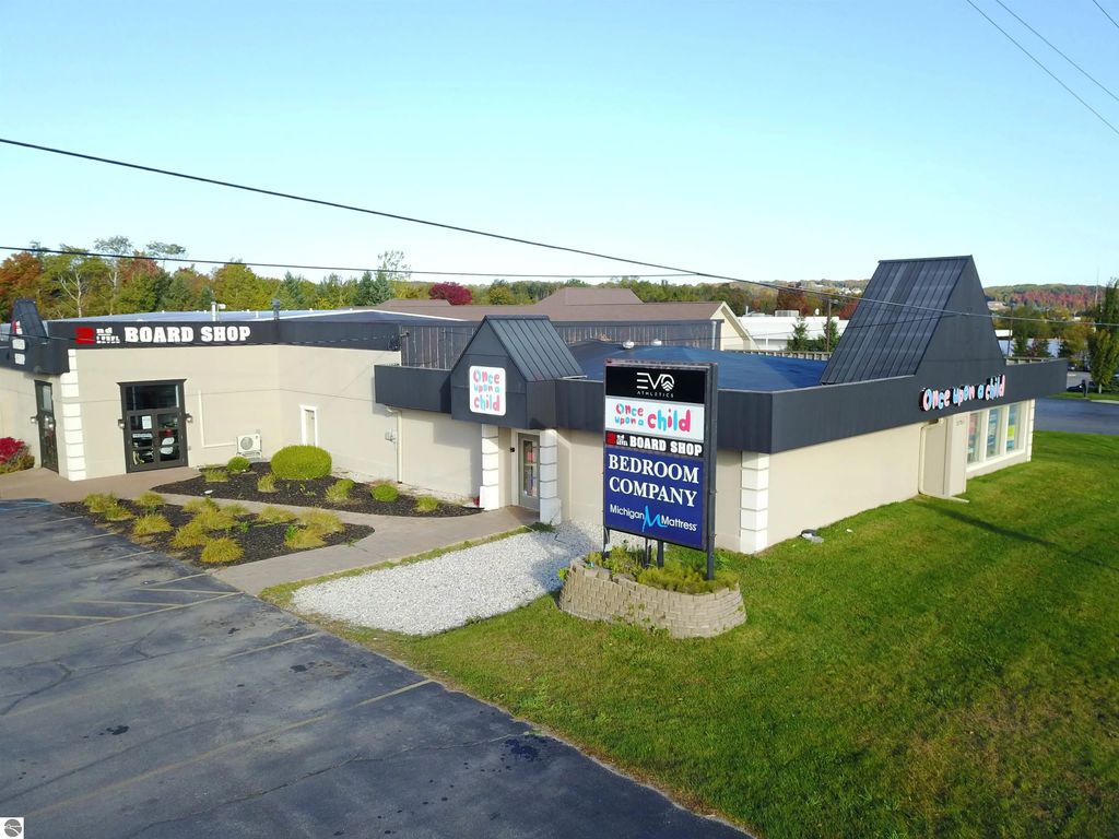 2751 N Us-31 S A, Traverse City