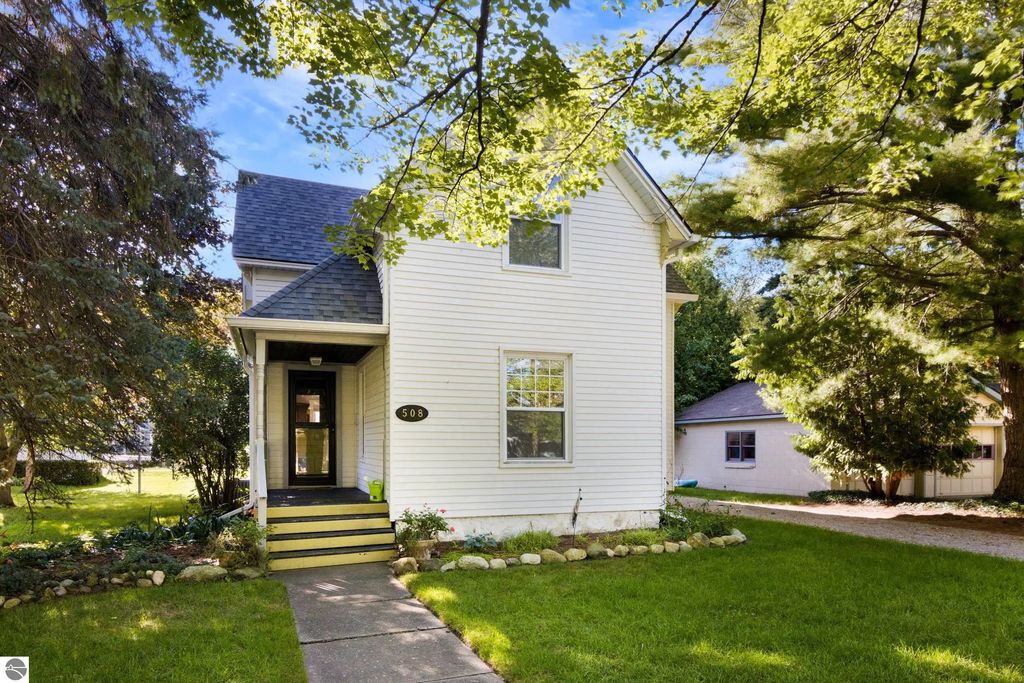 508 Pine Street, Elk Rapids