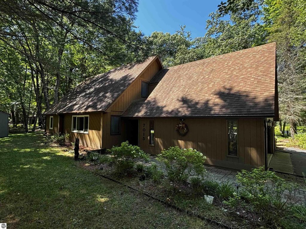7015 Huntington Drive, Oscoda