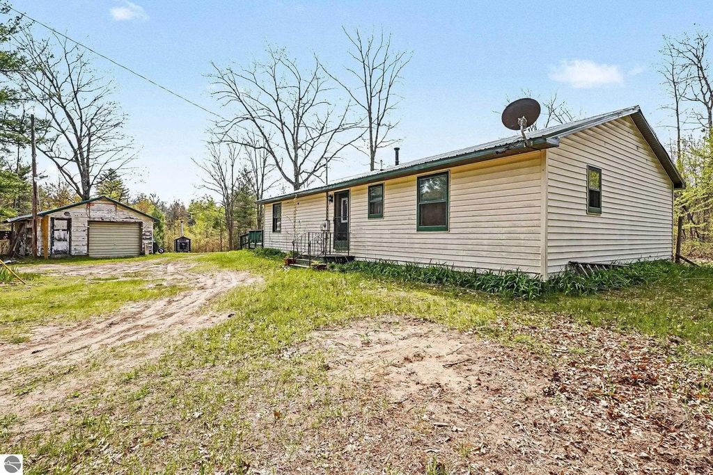 6595 Wickert Road, Hale