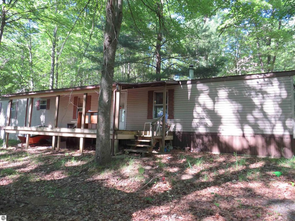 126 W Ridge Circle, Leroy