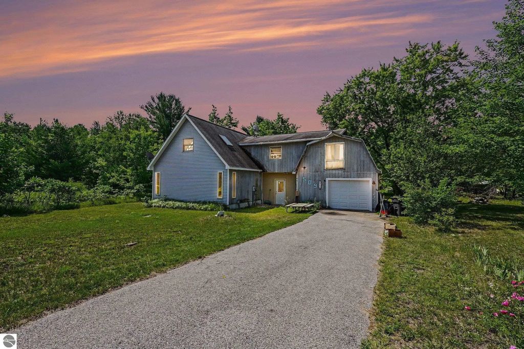 509 Gitchegumee Drive, Buckley
