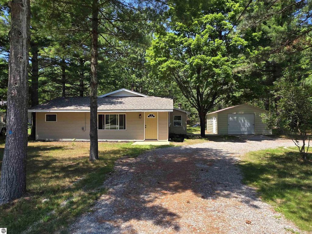 1137 Wintergreen Street, East Tawas