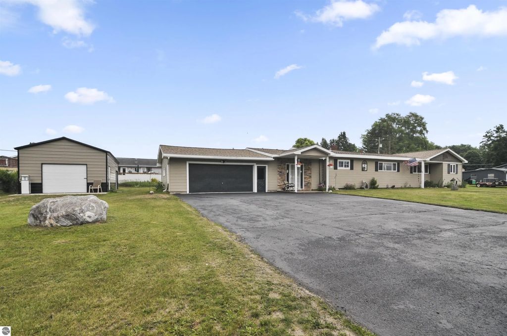 18116 205th Avenue, Big Rapids