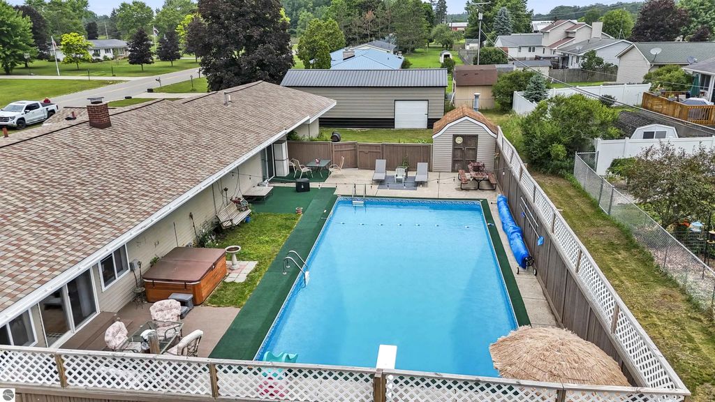 18116 205th Avenue, Big Rapids