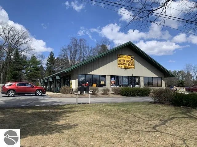 9664 Us-31 S Middle Unit, Interlochen
