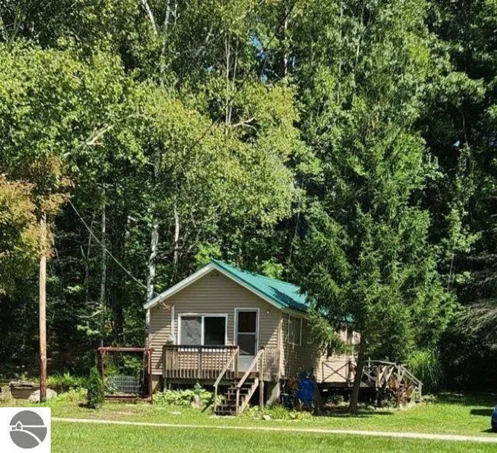 5319 S Lakeview, West Branch