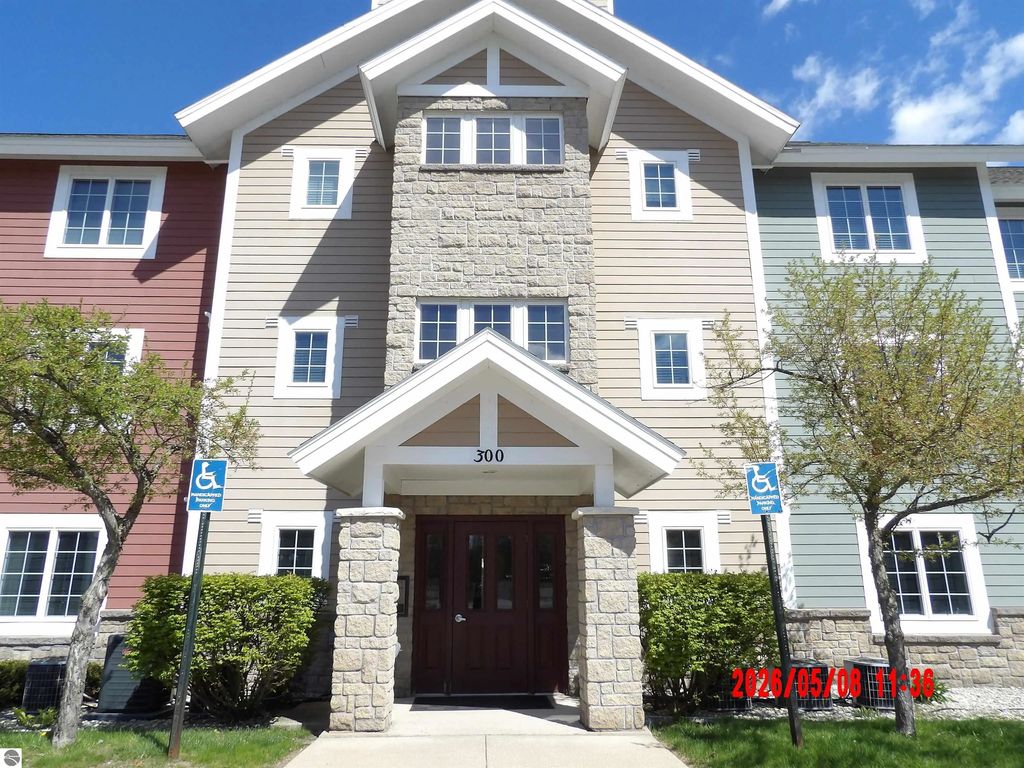 1246 Sunnyside 306, Cadillac