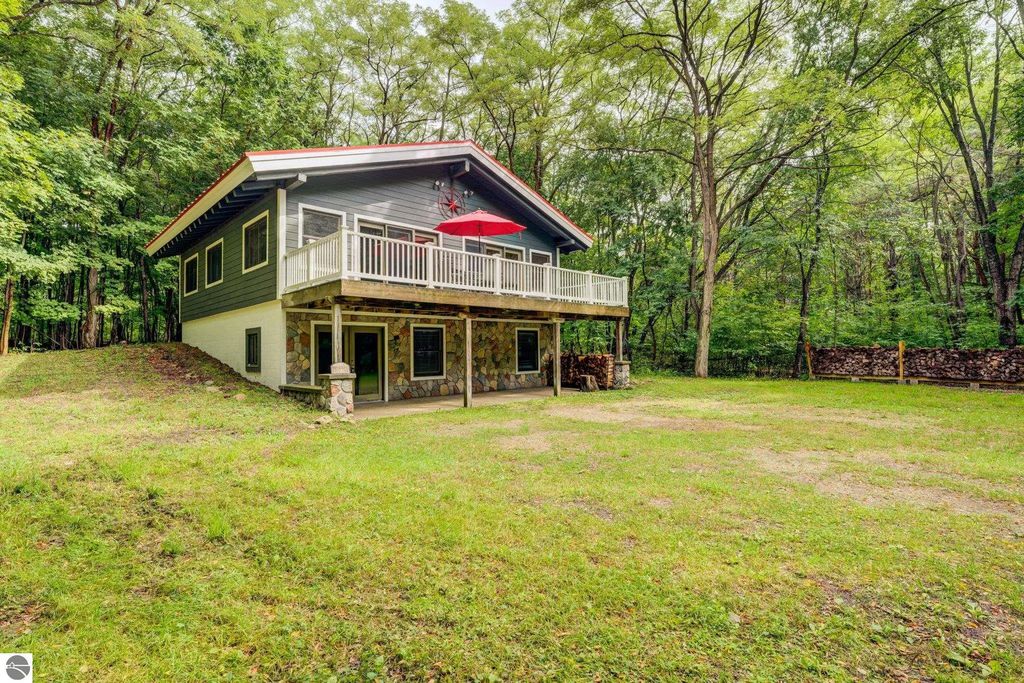 10775 S Benzonia Trail, Empire