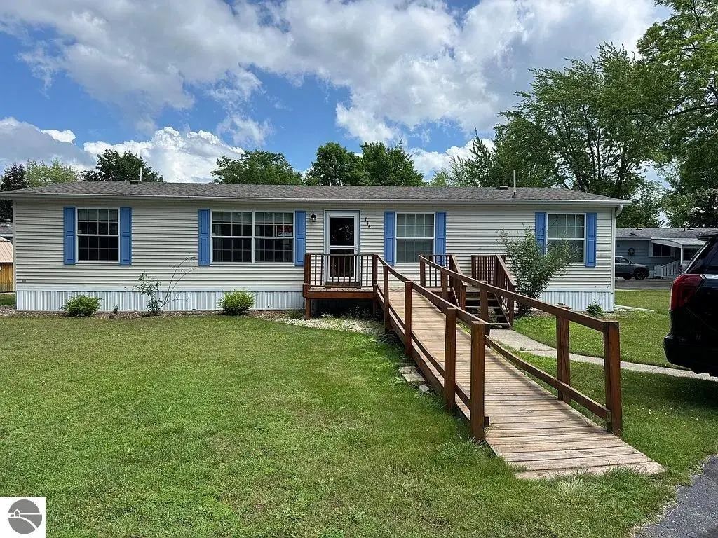 714 Golfview Circle, Elk Rapids