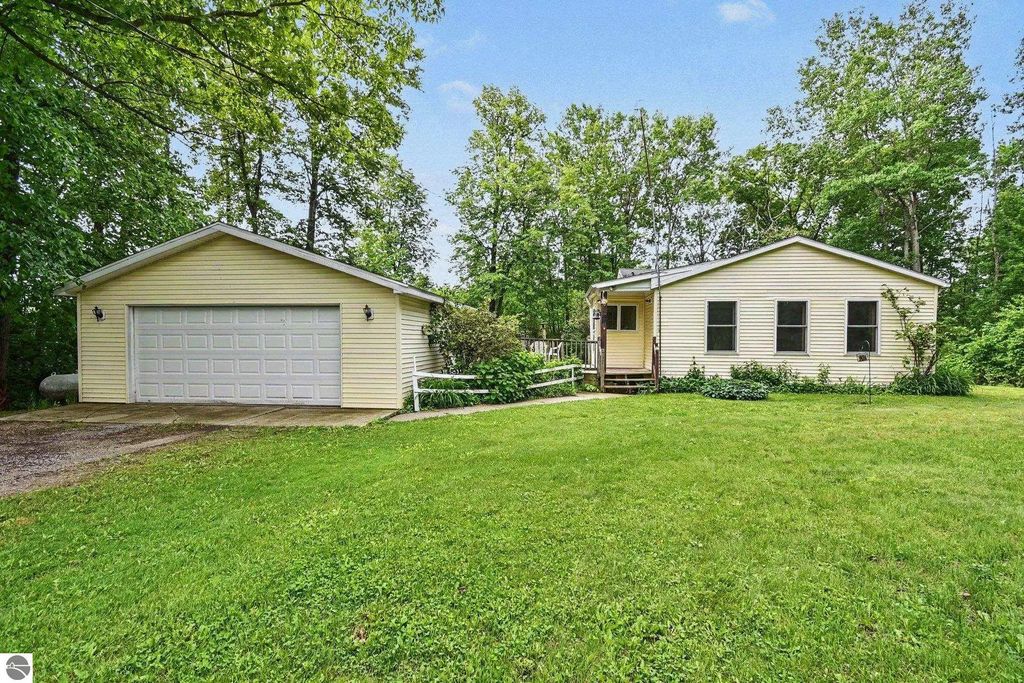 5554 Dease Lake Road, Hale