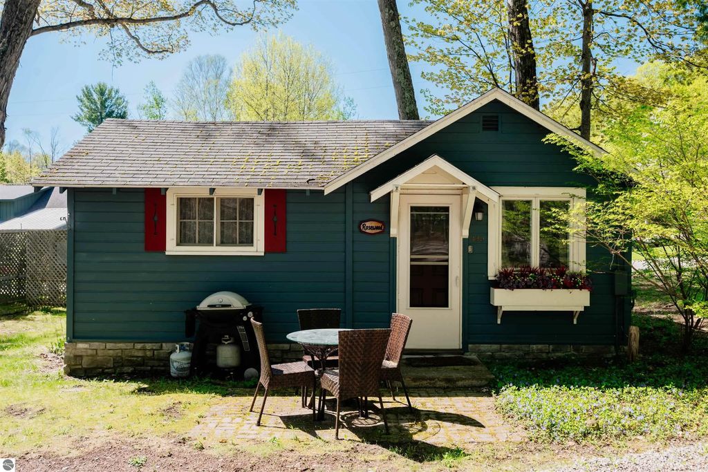 429 S Shabwasung Street, Northport