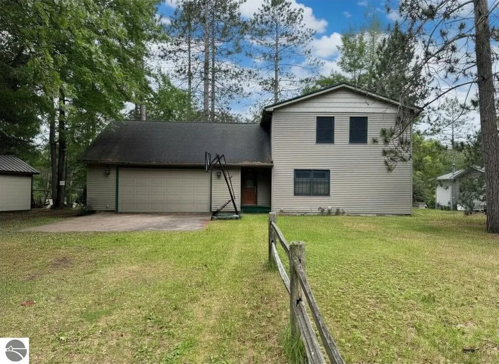 4867 E Shore Drive, Alger