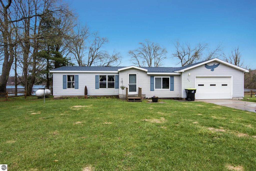 206 Autumn Road, Cadillac