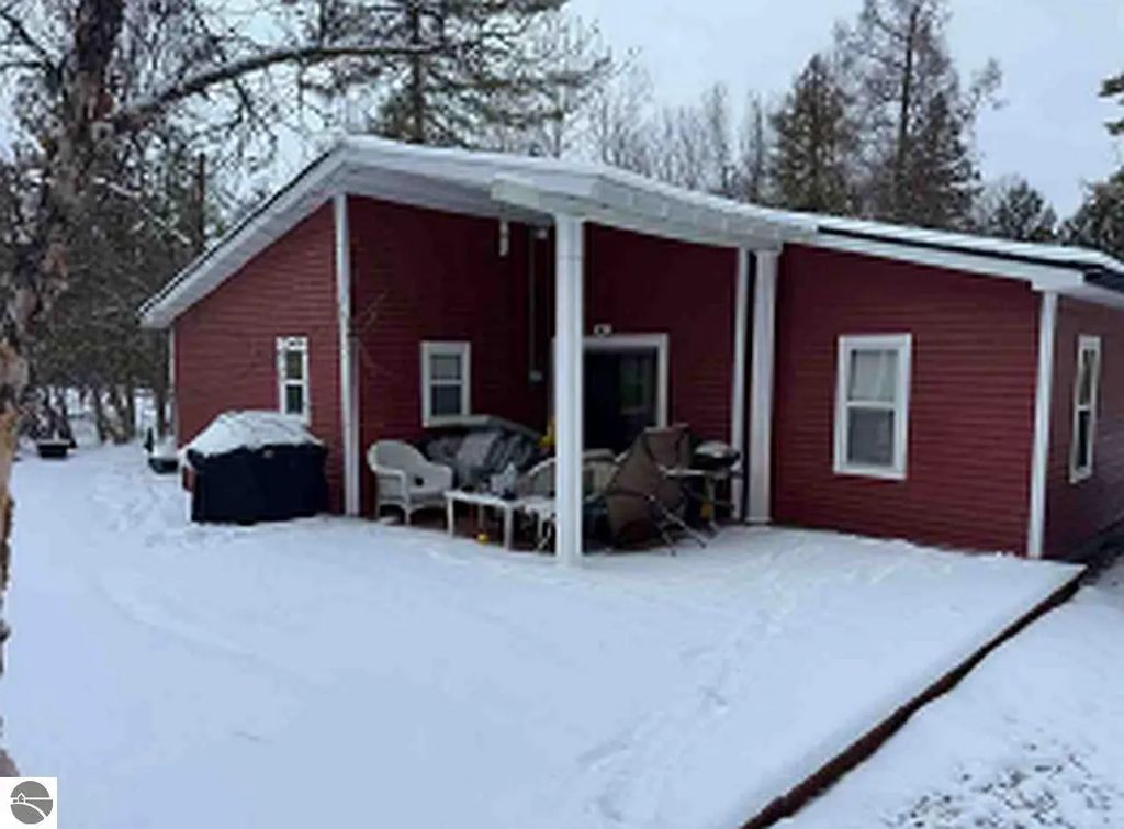 9880 Perrins Landing Drive, Traverse City